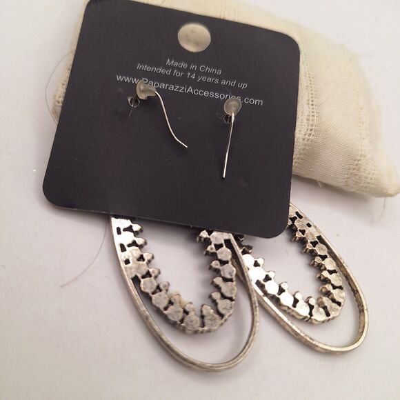 paparazzi jewelry fashion fix Silvertone Pink Circle Dangling Earrings - Picture 2 of 2